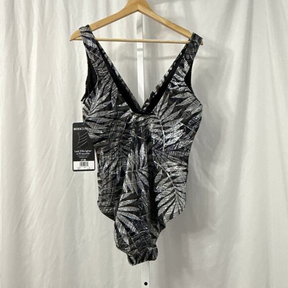 Miraclesuit Escape Swimsuit 14 One Piece Twist Of Fate Tummy Control Black White - Picture 13 of 13